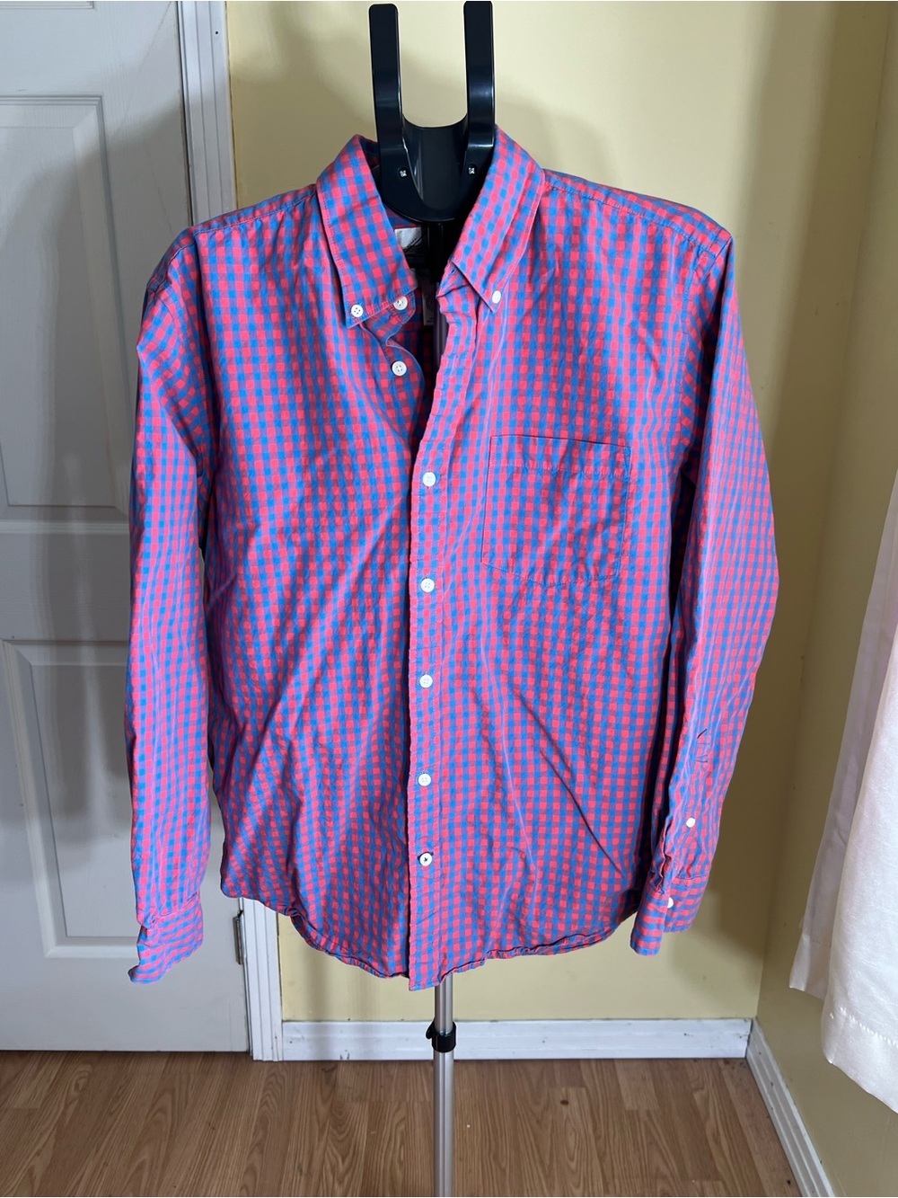 St. John’s Bay Men’s Large Classic Fit Red Blue Plaid Long Sleeve Shirt